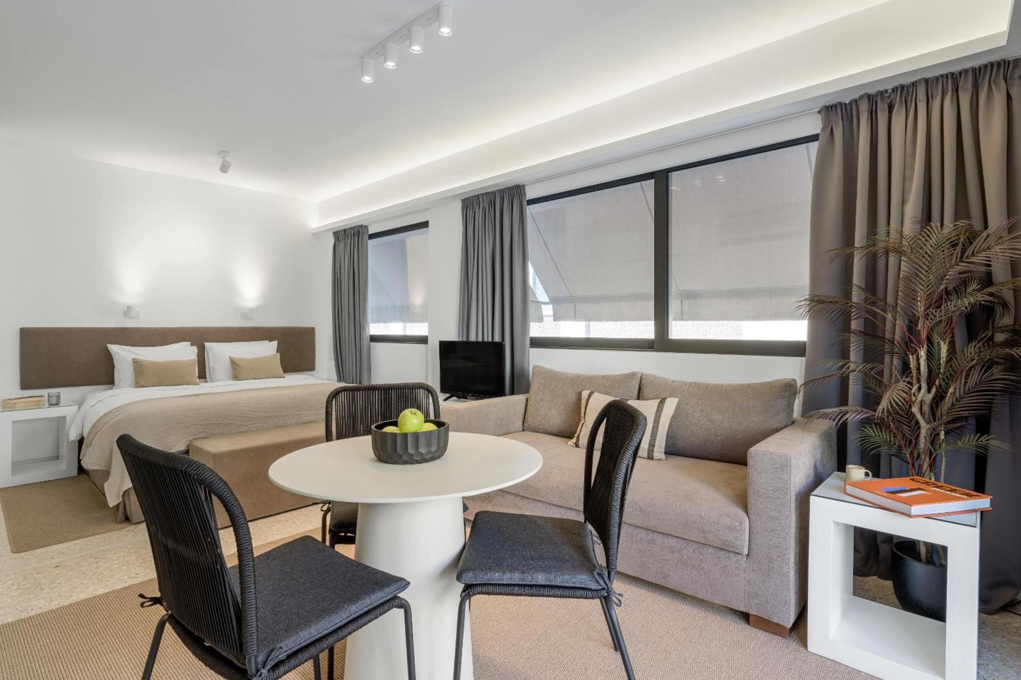 Momo Suites, Acropolis By Aura Homes Apartment *
