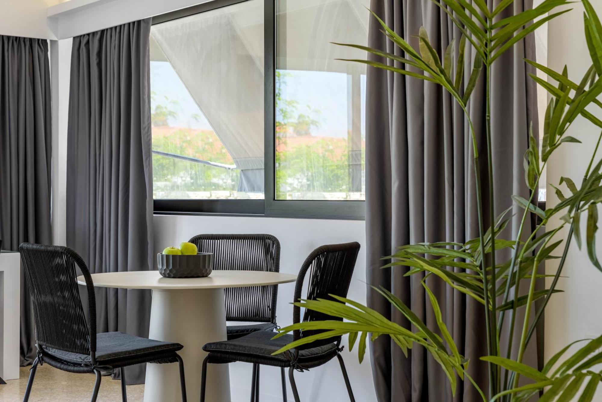 Momo Suites, Acropolis By Aura Homes Apartment *