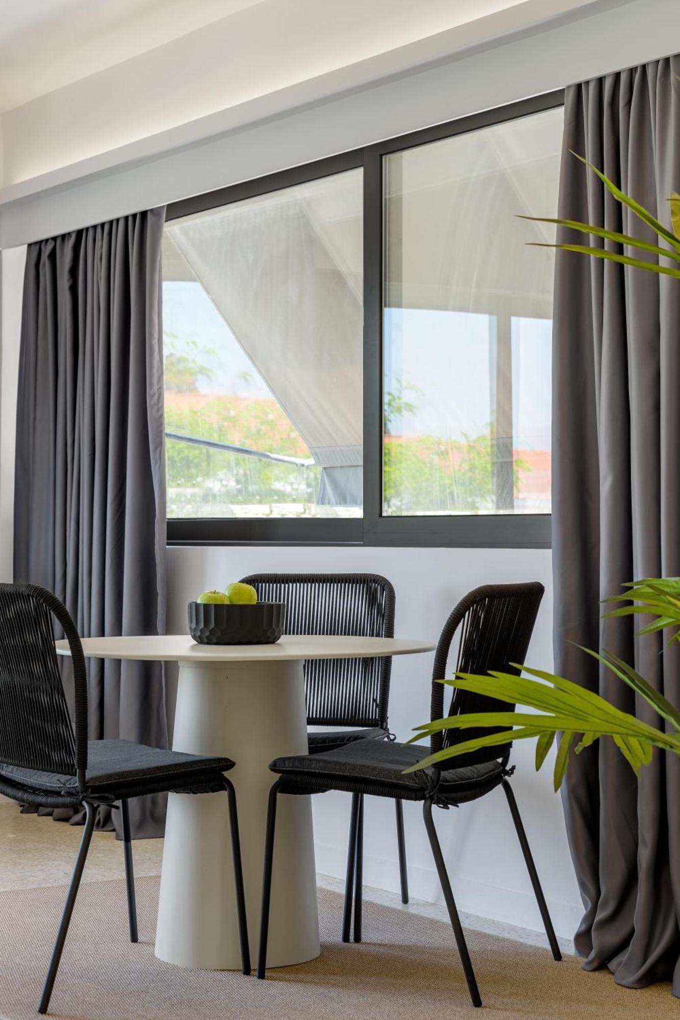 Momo Suites, Acropolis By Aura Homes Apartment *