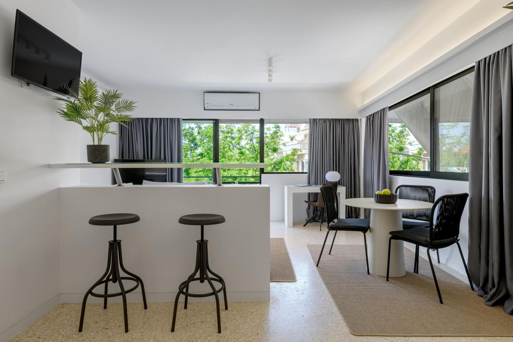 Momo Suites, Acropolis By Aura Homes Apartment